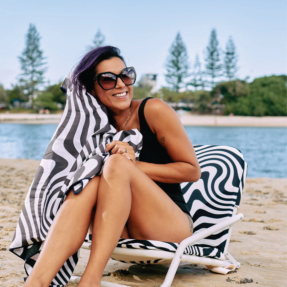 Deluxe Cushioned Beach Chair Hypnotic Swirl