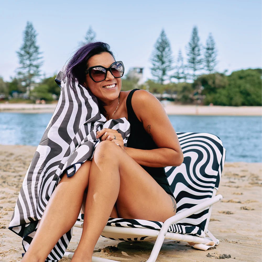 Deluxe Cushioned Beach Chair Hypnotic Swirl - Umbrella Beach